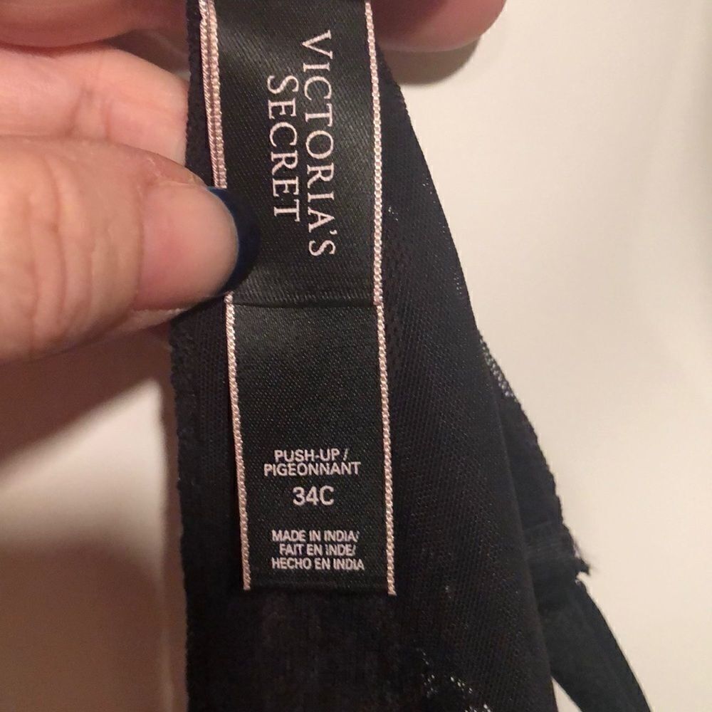 Victoria Secret  - Picture 4 of 4